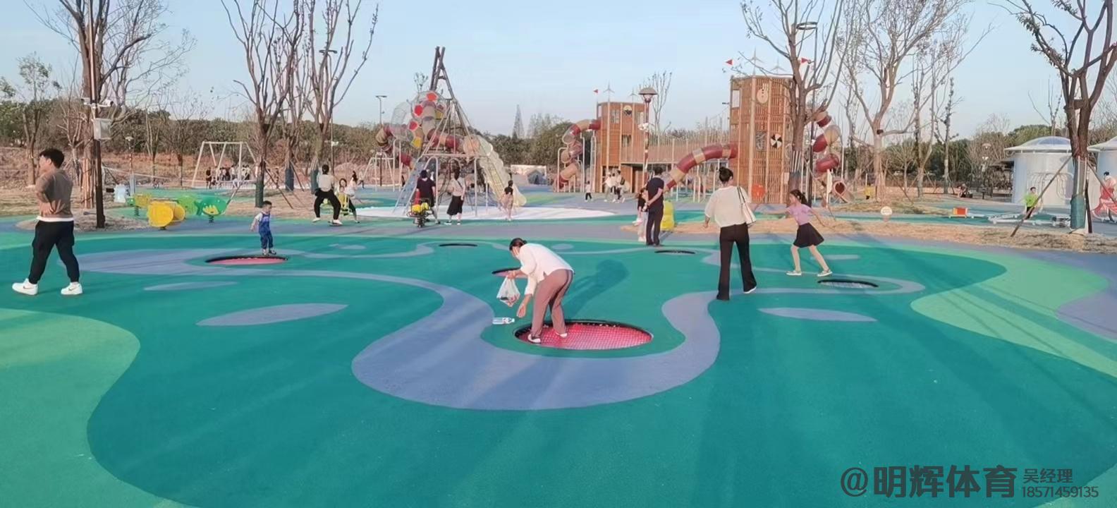 资讯公园跑道是用什么材料做成的